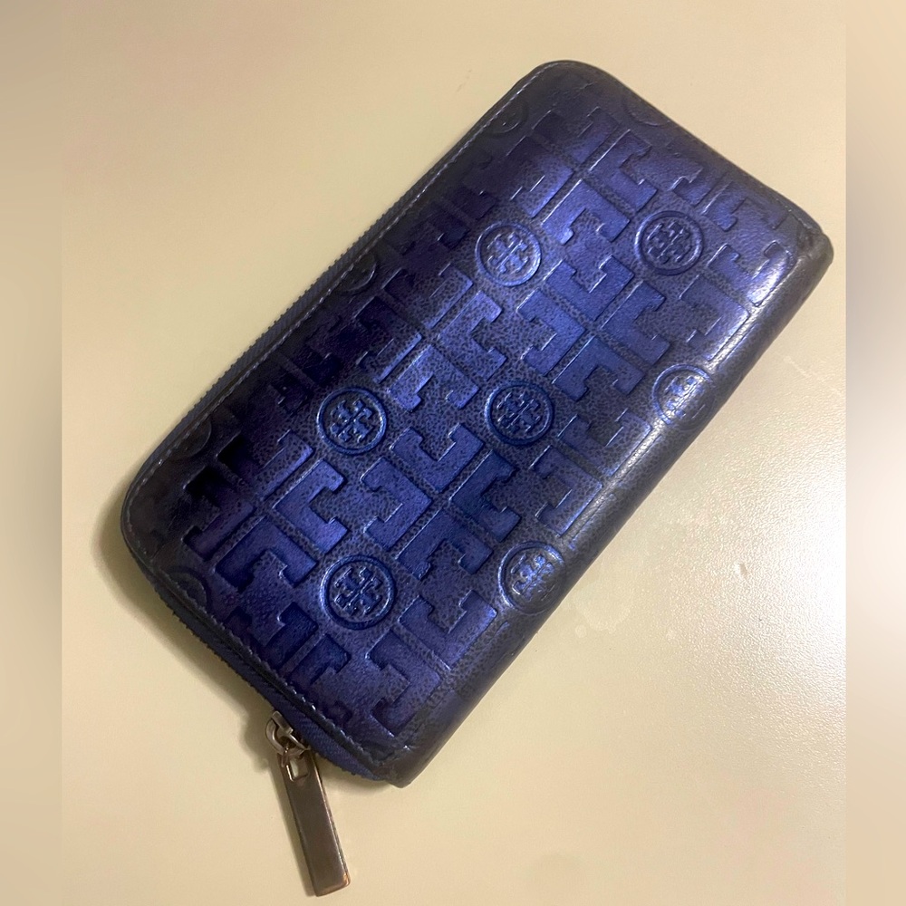 Authentic Tory Burch Purple Round Zip Long Wallet